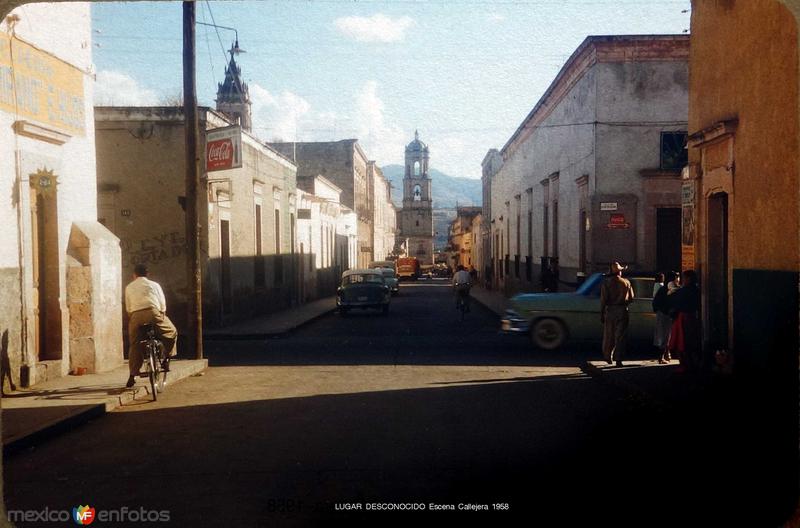 LUGAR DESCONOCIDO Escena Callejera 1958