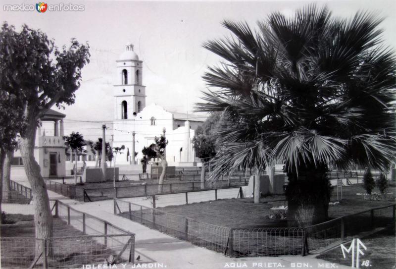 Iglesia y Jardin