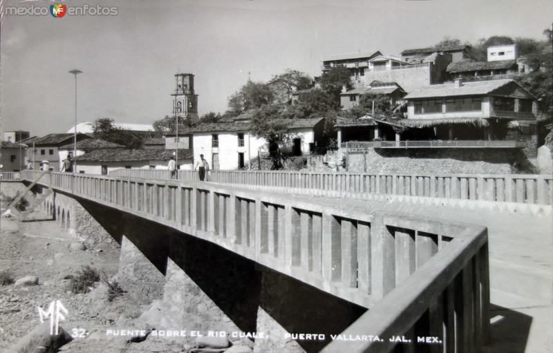 Puente sobre el Rio Cuale