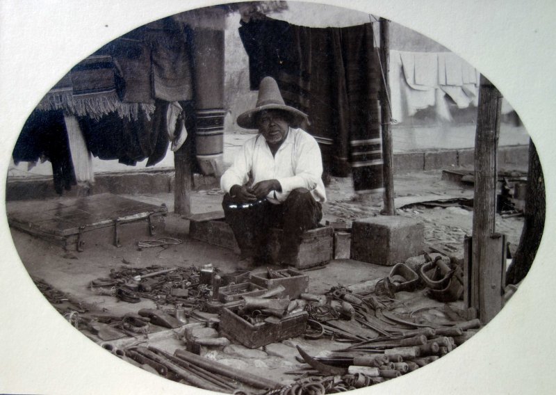 TIPOS MEXICANOS Un Vendedor de Chacharas