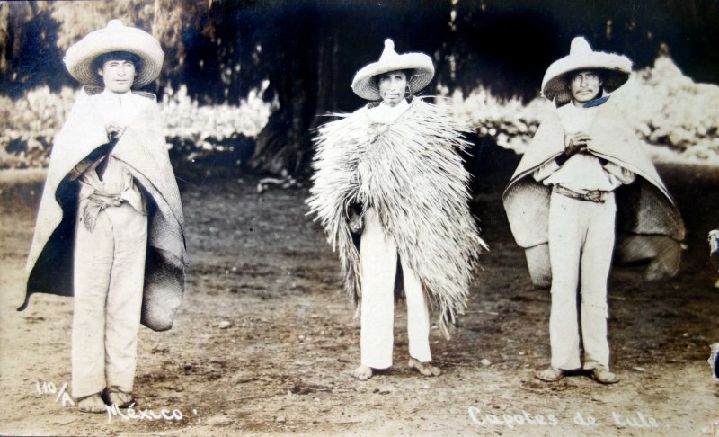 TIPOS MEXICANOS Capotes de Tule