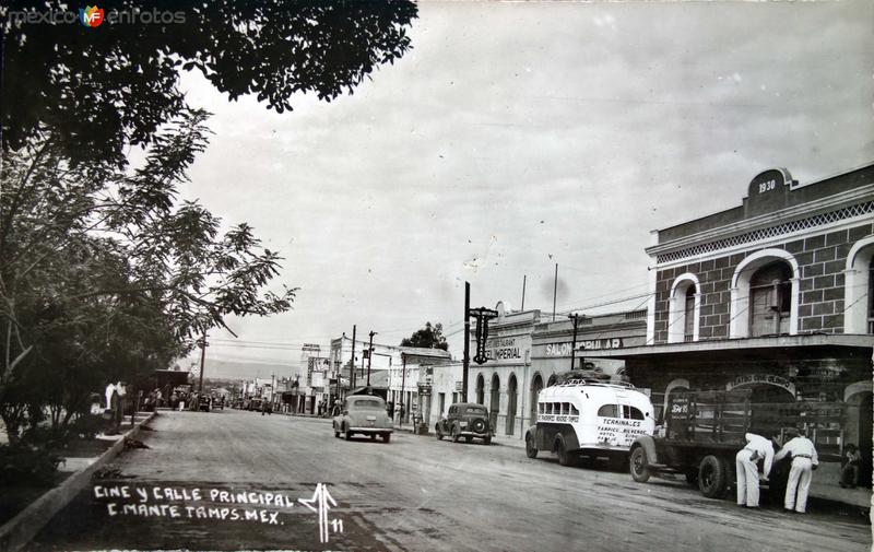 Cine y Calle Principal