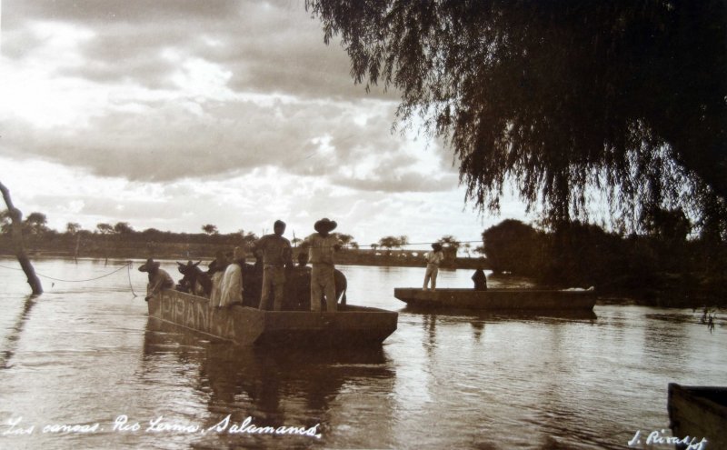 Canoas en El Rio Lerma