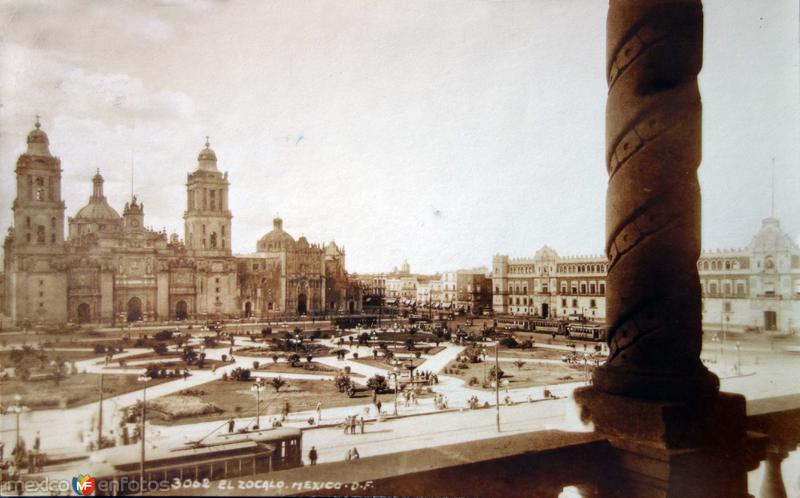 La Catedral Cd.de Mexico D F Por el fotografo Hugo Brehme ( Fechada 14 de Febrero de1935 )