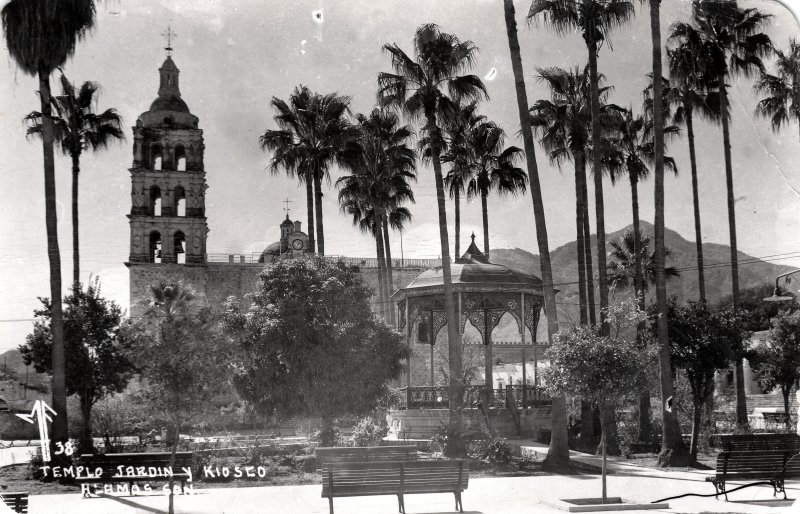 Templo, jardín y kiosco