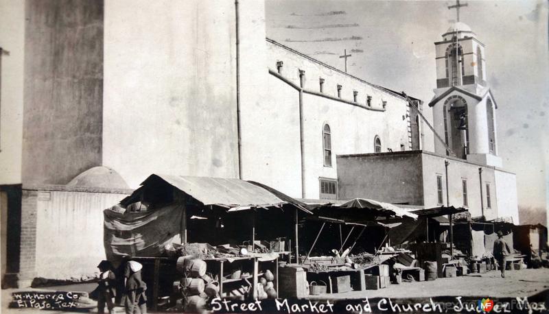 Mercado Callejero e Iglesia ( Fechada en Noviembre de 1914 )