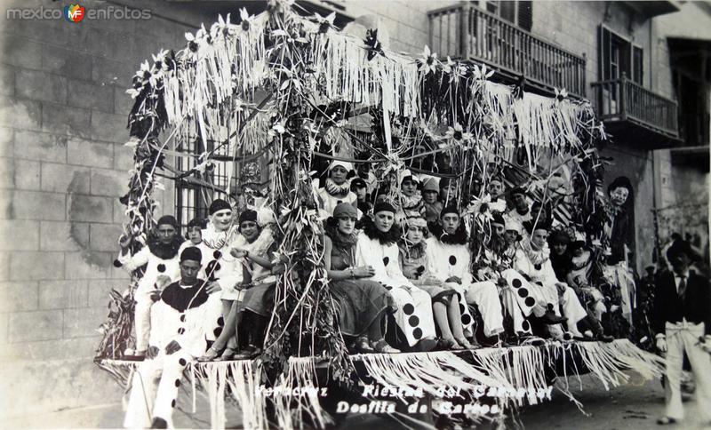 Desfile de Carros en fiestas de el Carnaval.