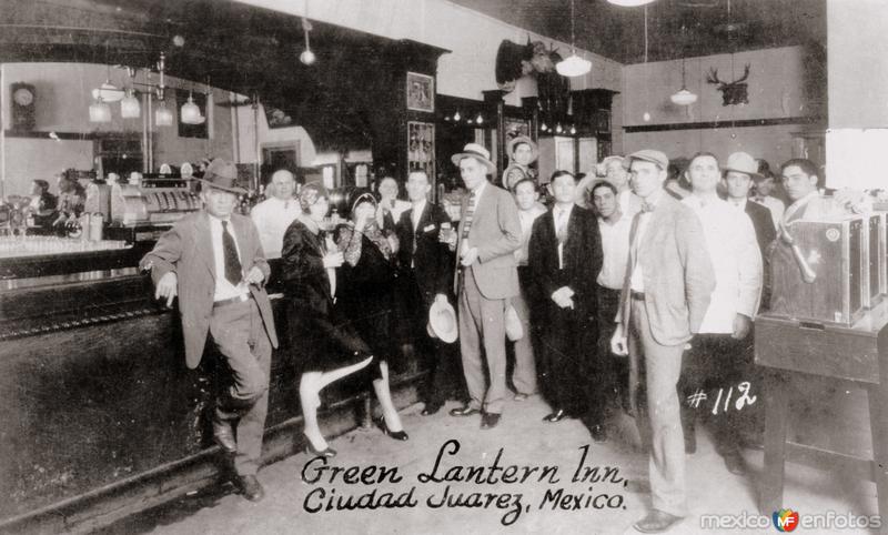 Interior del bar Green Lantern