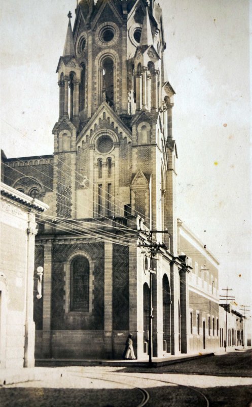 Una Iglesia Lugar no Identificado