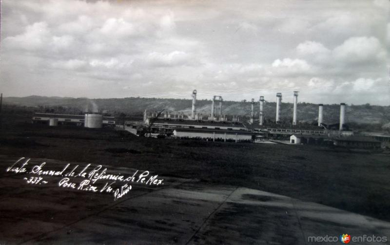 Vista general de La Refineria de Pemex.