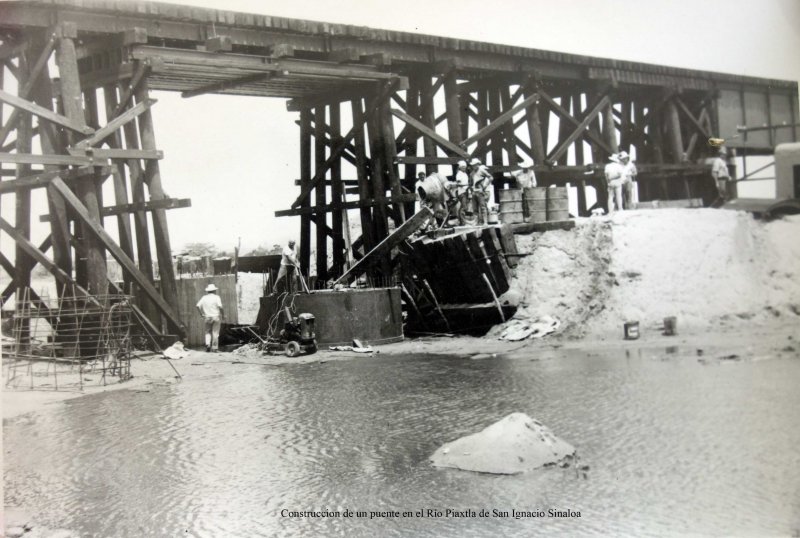 Construccion de un puente en el Río Piaxtla de San Ignacio Sinaloa