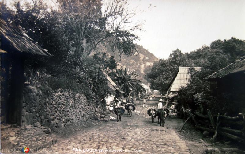 Escena Callejera por el fotografo Hugo Brehme