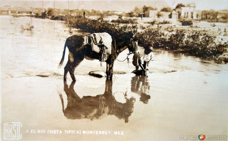 Tipos Mexicanos Aguador en vista de el Rio.