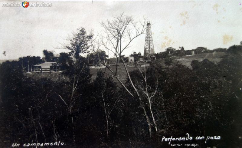 Perforando un pozo en los Alrededores de Tampico ( Fechada el dia 11 de mayo de 1922 )