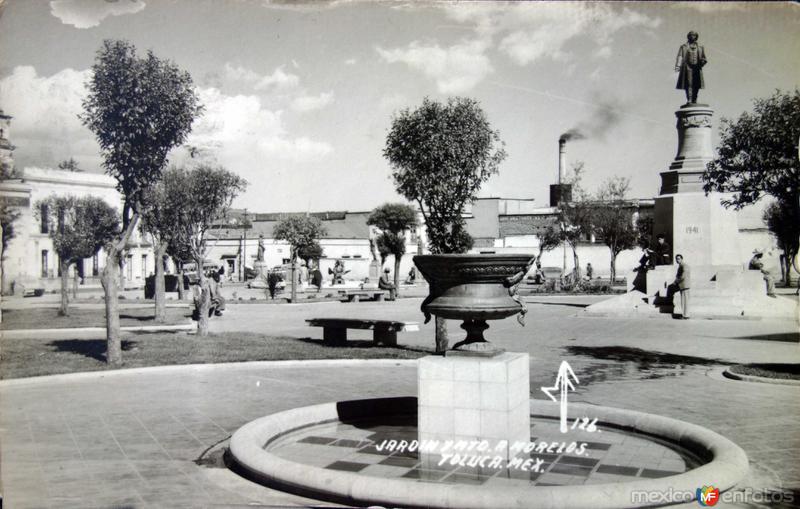 Jardin y Monumento A Morelos ( Fechada el dia 27 de Marzo de 1944 )