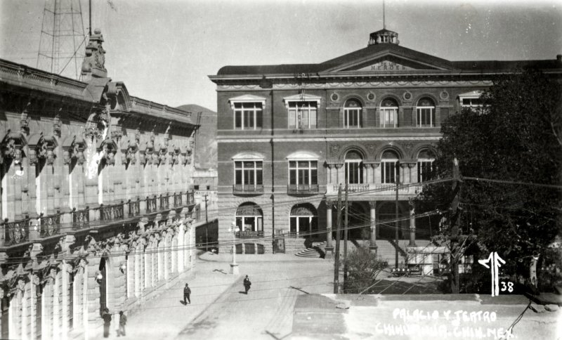 Palacio de Gobierno y Teatro de los Héroes