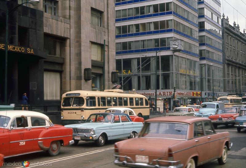 Cruce de San Juan de Letrán y Madero (1969)