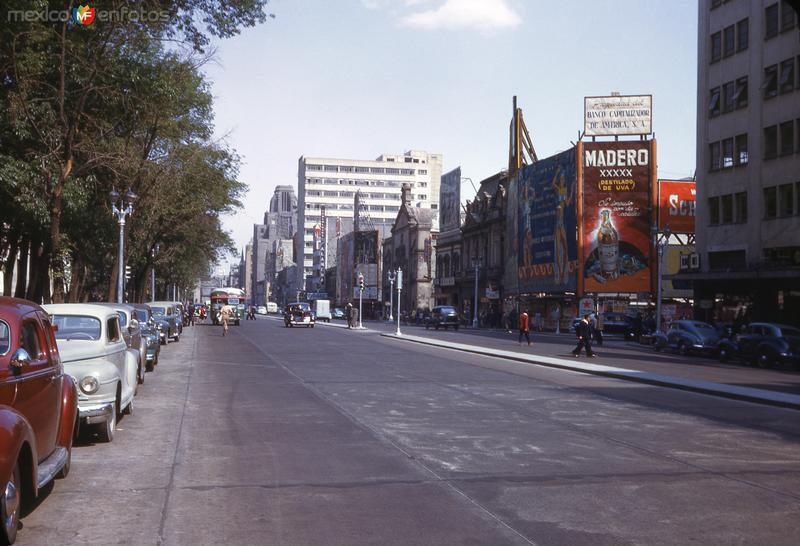Avenida Juárez desde la Alameda Central (1947)
