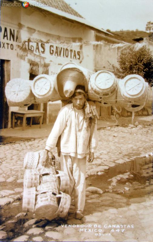 Tipos Mexicanos vendedor de Canastas.