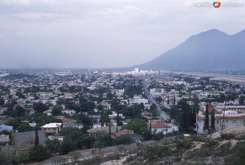 Vista de Monterrey desde el Obispado (1954)