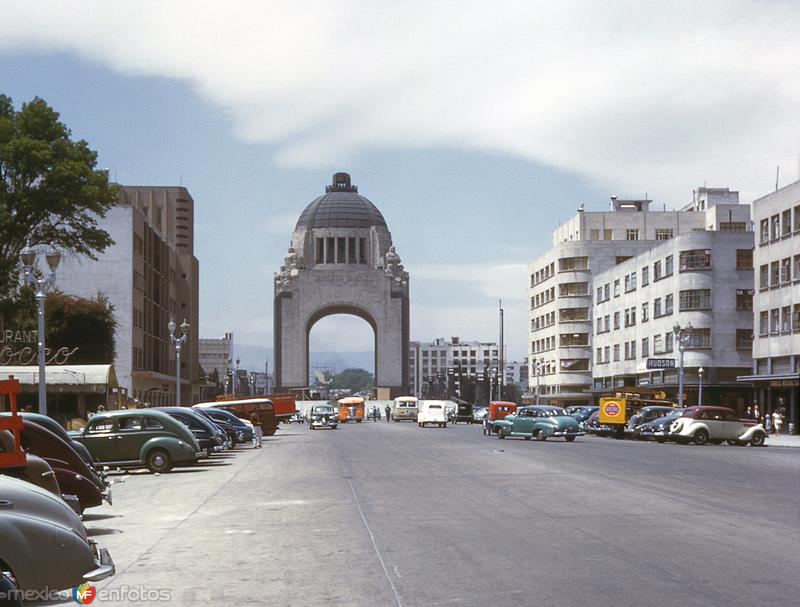 Monumento a la Revolución (1947)