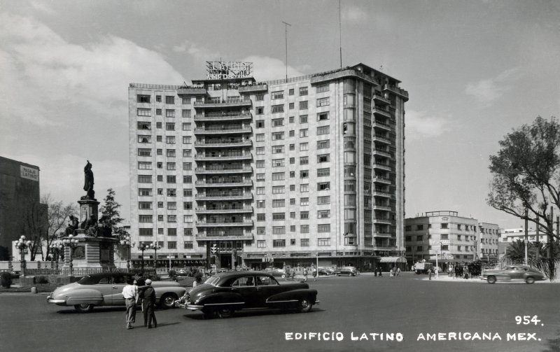 Edificio Latino Americana y Monumento a Colón