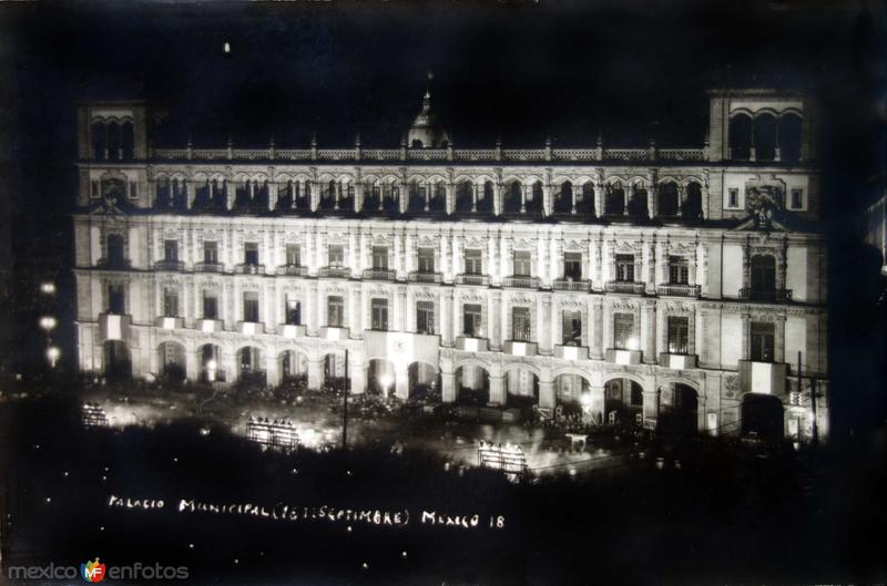 Palacio Municipal en un 15 de Septiembre.