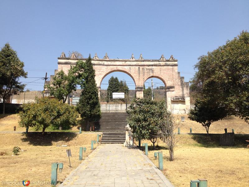 Arcos de la entrada al ex-convento de San Francisco (siglo XVI). Febrero/2017