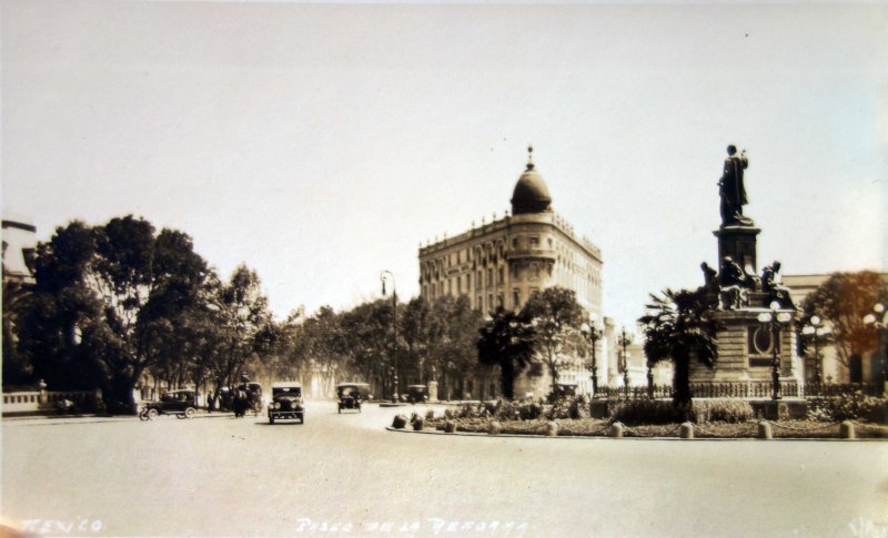 Paseo de La Reforma y Monumento a Colon.