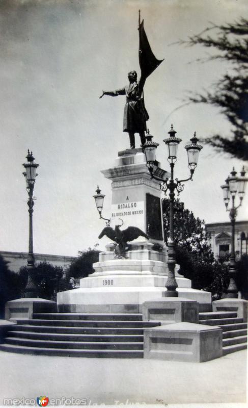 Monumento a Hidalgo.