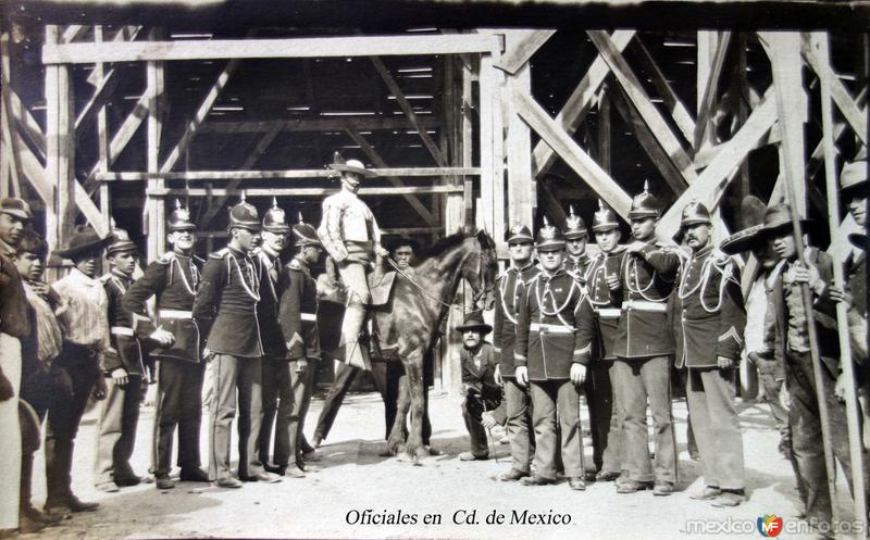 Oficiales reunidos en Cd. de Mexico.