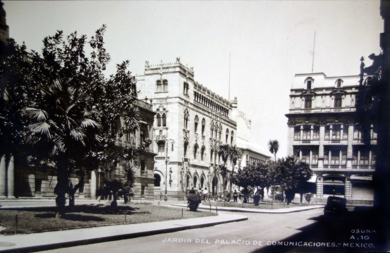 Jardin de el Palacio de Comunicaciones.