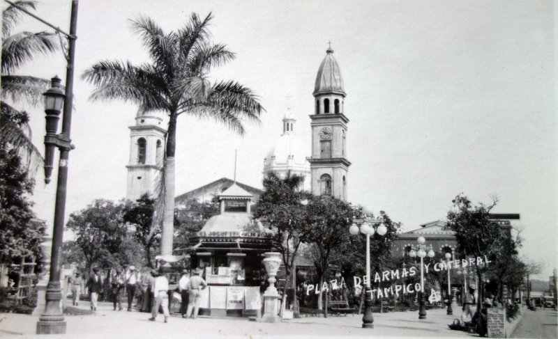Plaza de armas y Catedral.