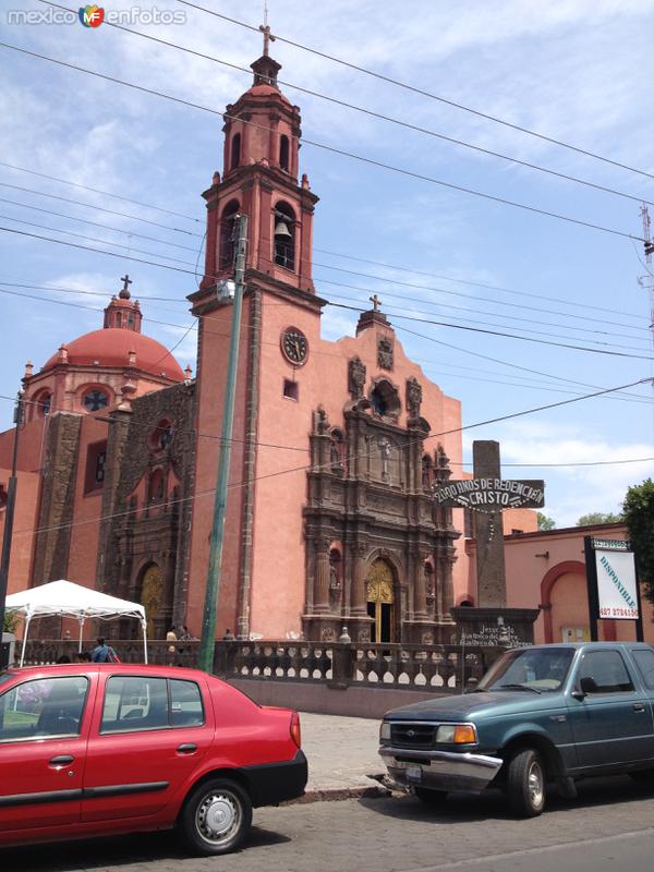 Templo de Santo Domingo en la Av. Juárez. Abril/2017 - San Juan del Río,  Querétaro (MX14974974948331)