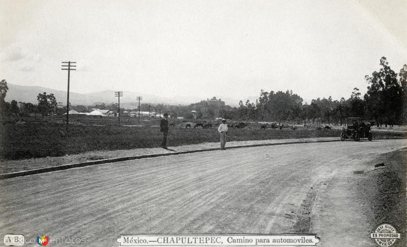 Camino para automóviles en Chapultepec