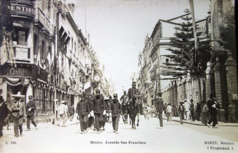 Avenida San Francisco Desfile con motivo de el centenario de la Independencia de Mexico ( 16 de Sep-1910 ).