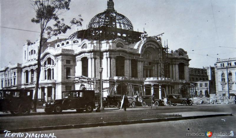 Palacio de Bellas Artes en construccion.