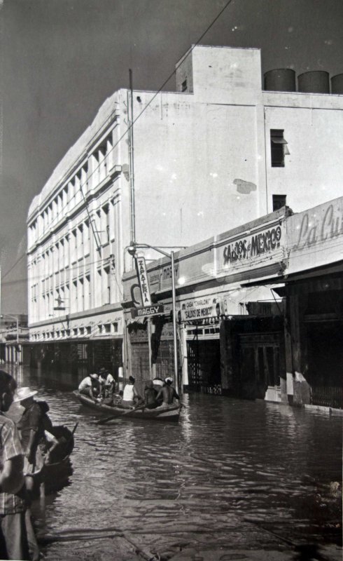 Inundación (Zapateria Maggy y Saldos México), posiblemente ciclón Hilda, 1955