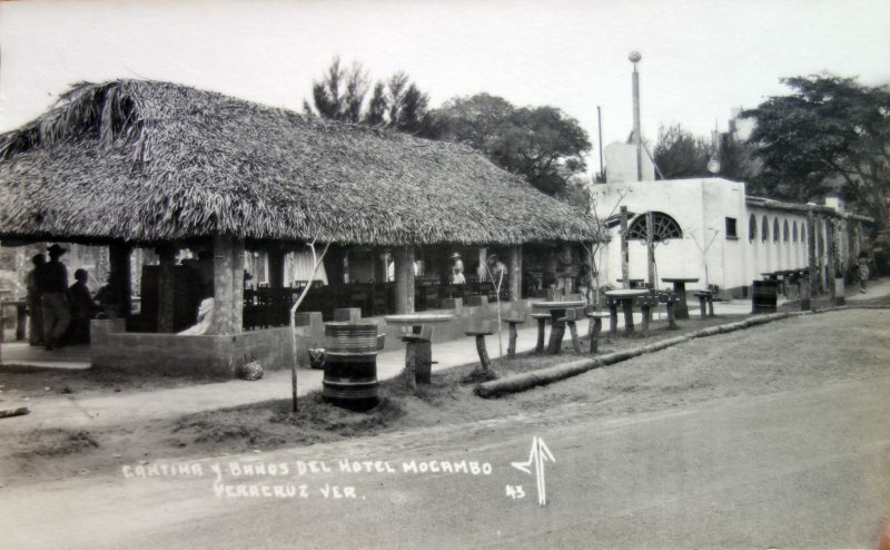 Cantina y banos del hotel Mocambo.