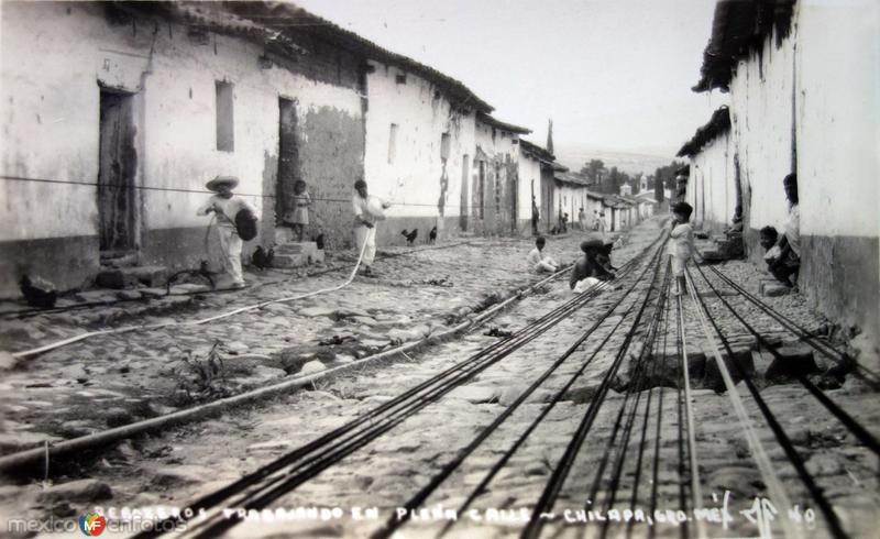 Reboseros trabajando en plena calle.