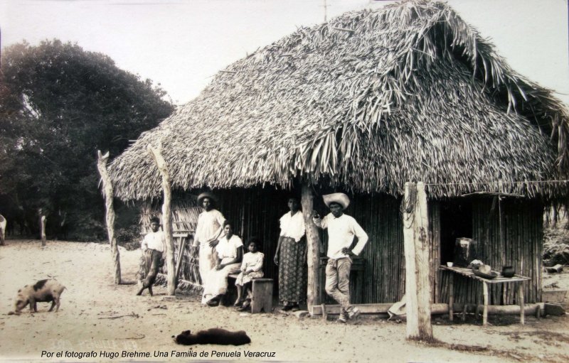 Una Familia de Penuela Veracruz Por el fotografo Hugo Brehme..