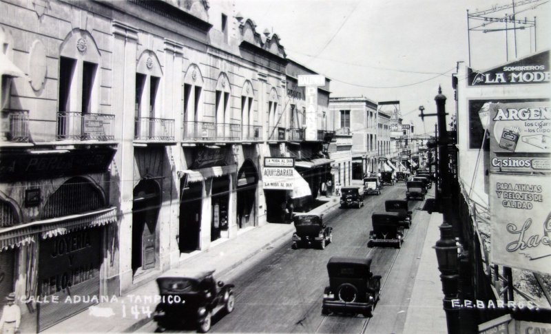 Calle Aduana.