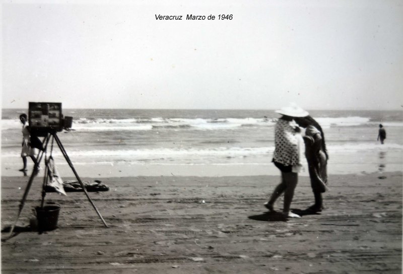 Escena playera Veracruz Marzo de 1946 .