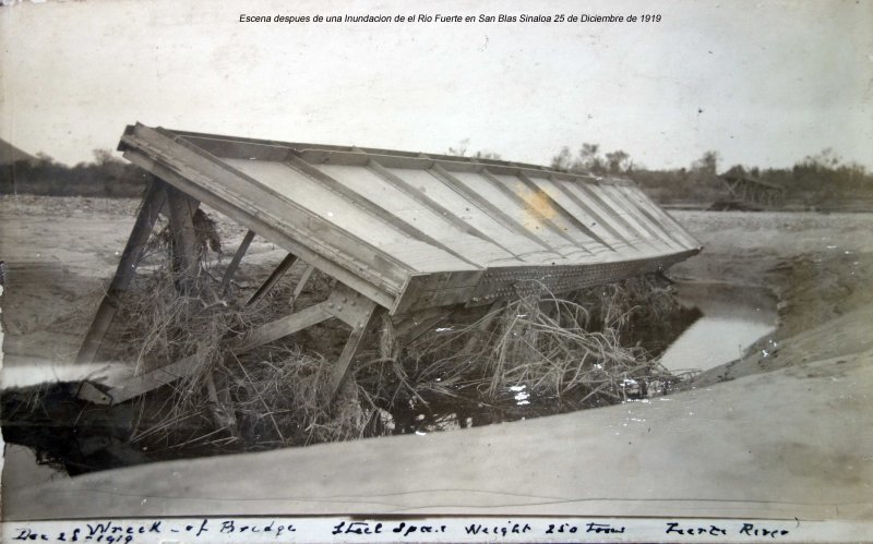 Escena despues de una Inundacion de el Rio Fuerte en San Blas Sinaloa 25 de Diciembre de 1919