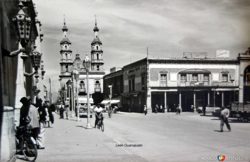 Escena Callejera de Leon Guanajuato.