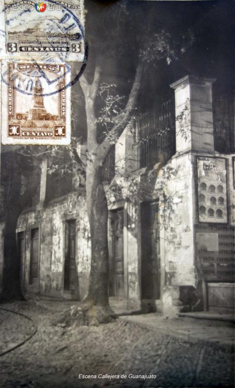 Escena Callejera de Guanajuato ( Circulada el 19 de Marzo de 1932 ).