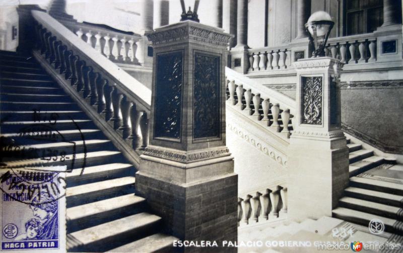 Escalera de el Palacio de gobierno de Guanajuato ( Circulada el 10 de Septiembre de 1932 ).