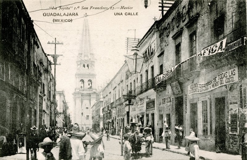 Vista a la Catedral desde la Calle Miguel Hidalgo