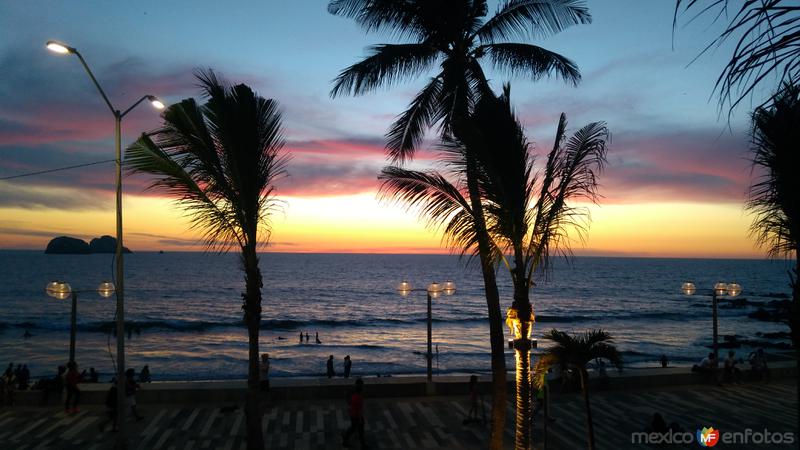 Puesta de Sol en el Malecón