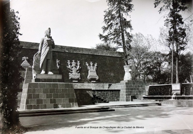 Fuente en el Bosque de Chapultepec de La Ciudad de Mexico.